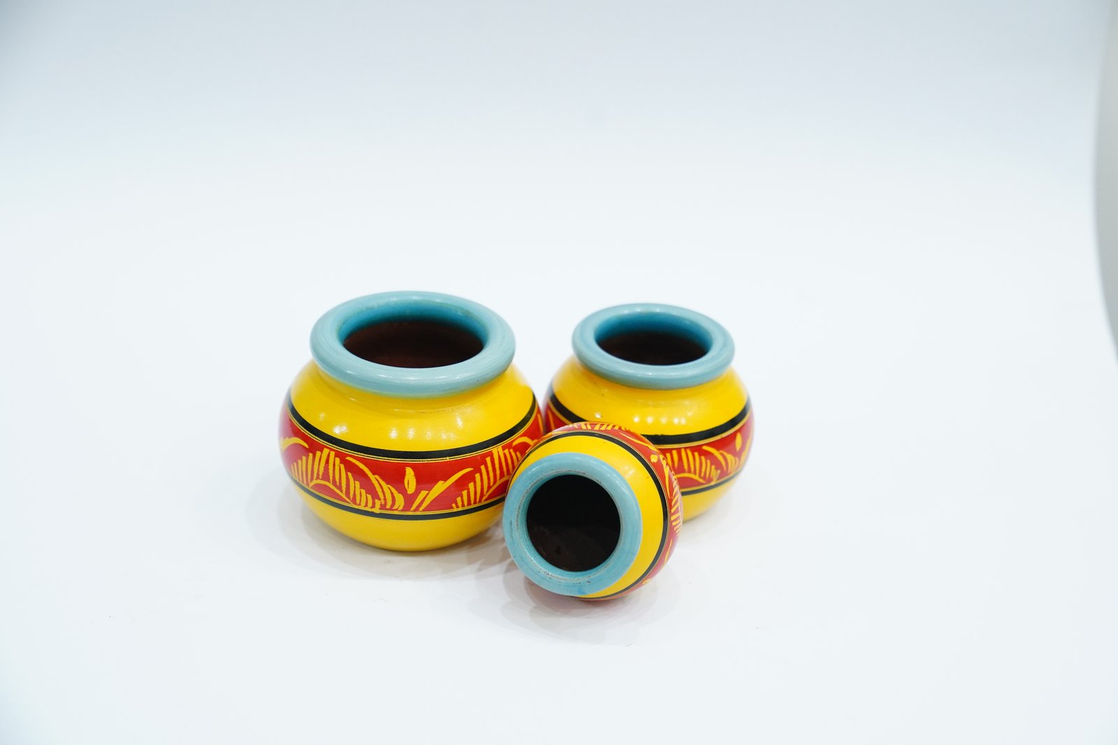 Clay and Wood Decoration Piece – A Blend of Nature and Art - Image 4