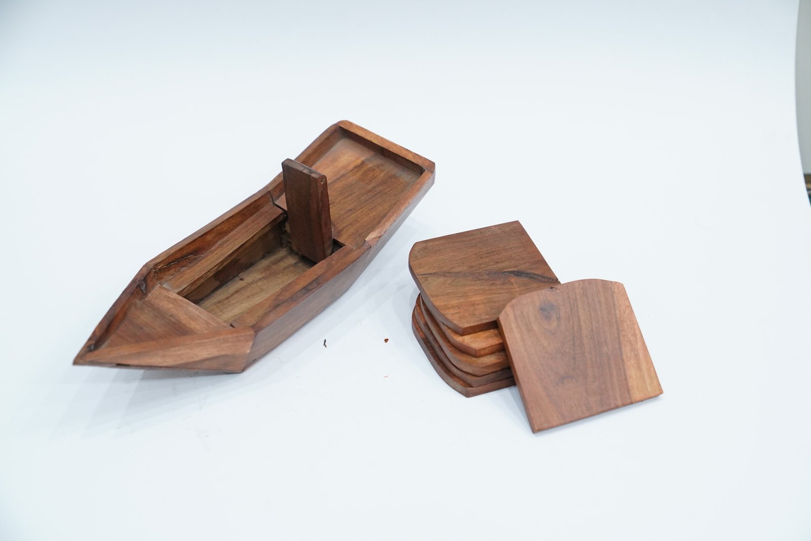 Handcrafted Wooden Boat-Shaped Coaster Set - Image 4