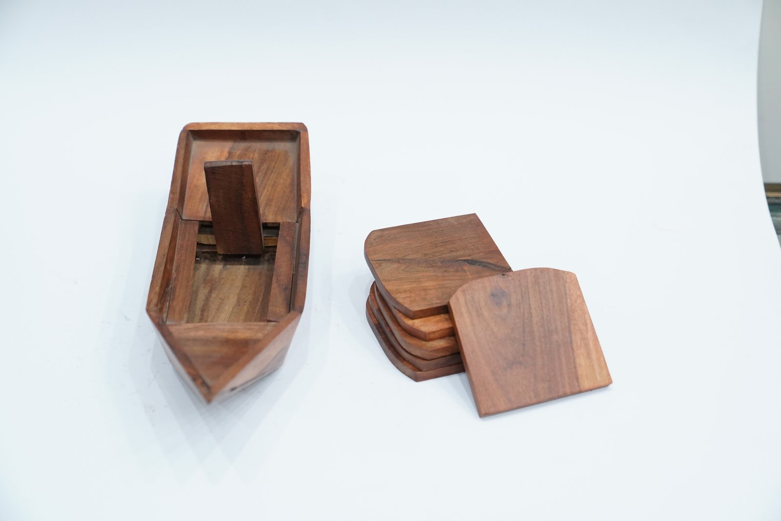 Handcrafted Wooden Boat-Shaped Coaster Set - Image 5