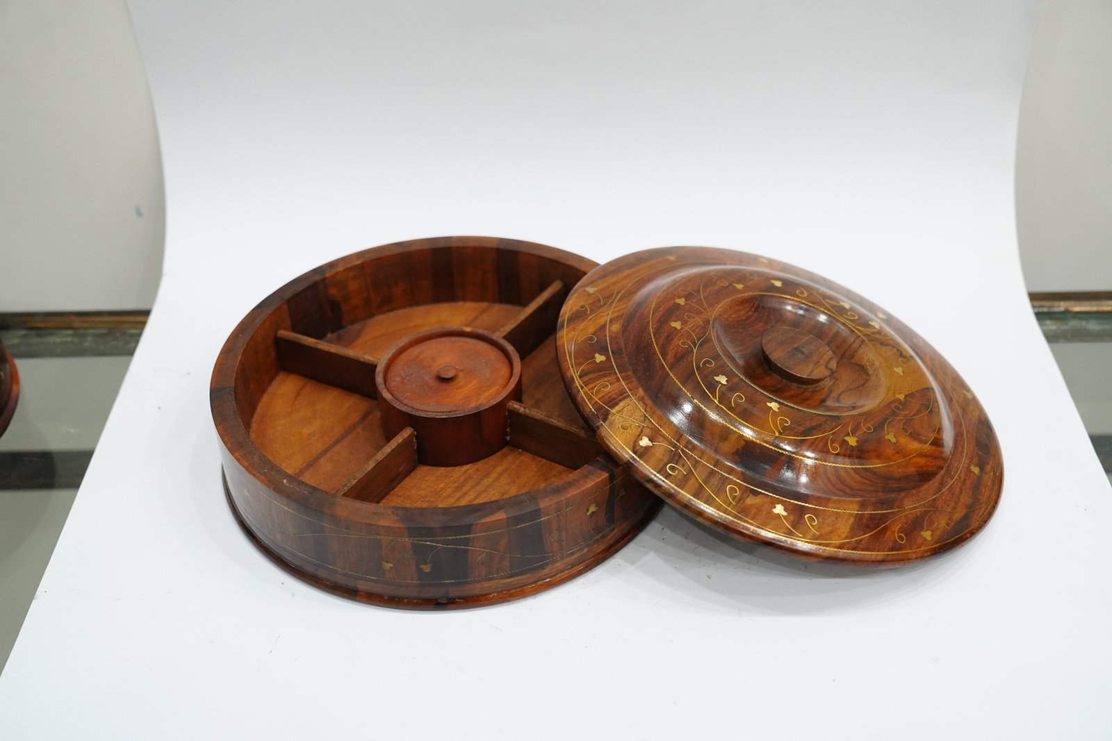 Elegant Round Wooden Box with Intricate Inlay Design - Image 2
