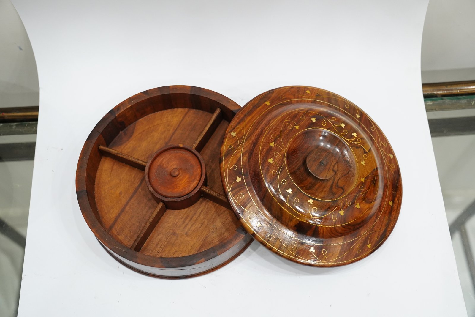 Elegant Round Wooden Box with Intricate Inlay Design - Image 3
