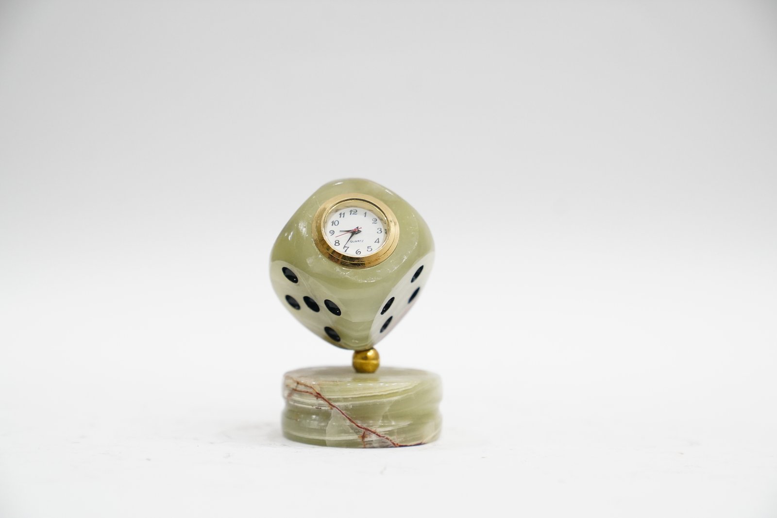 Marble Apple Clock – A Timeless Fusion of Elegance and Function - Image 2