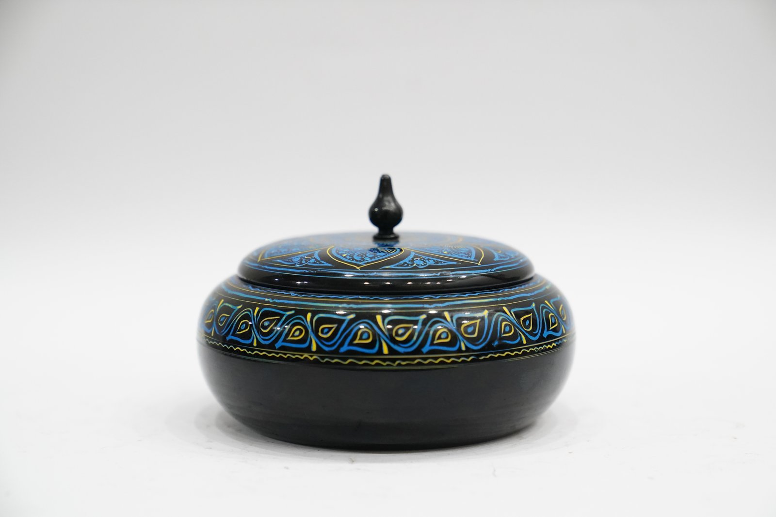 Vintage Powder Box – Timeless Elegance for Your Vanity - Image 7
