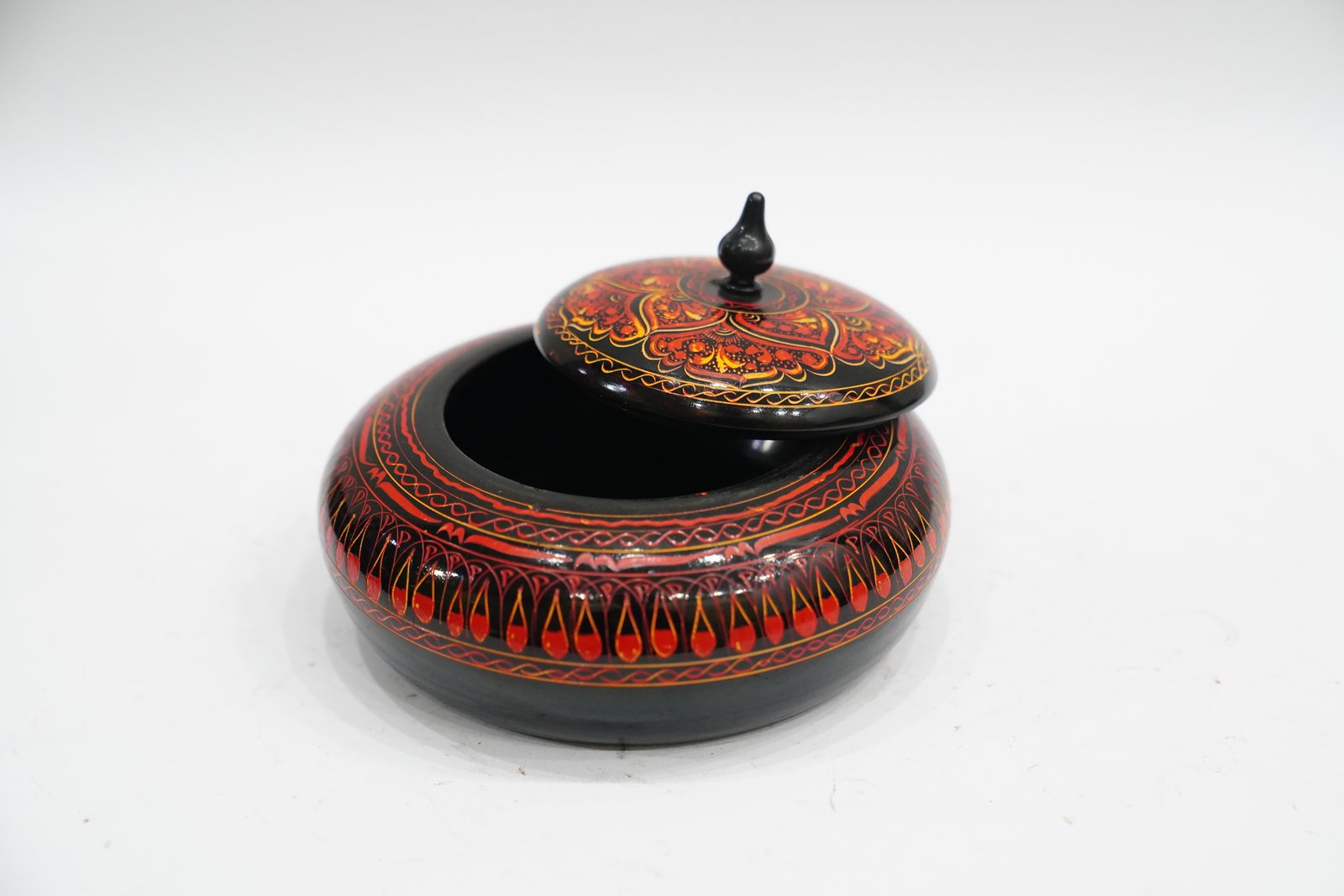 Vintage Powder Box – Timeless Elegance for Your Vanity - Image 11