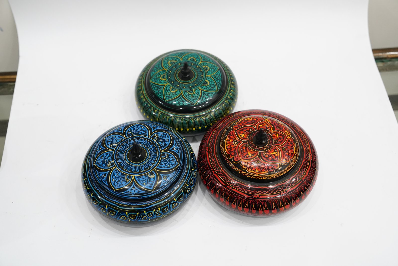 Vintage Powder Box – Timeless Elegance for Your Vanity