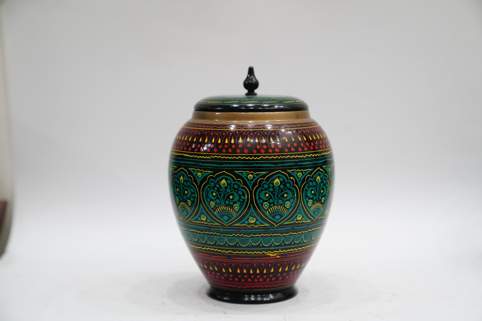 Lacquer Art Candy Jar – A Vibrant Touch of Artistic Elegance